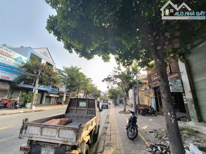 BÁN ĐẤT ĐƯỜNG HUYỀN TRÂN CÔNG CHÚA NGANG TRÊN 7M VỊ TRÍ CHUYÊN KINH DOANH