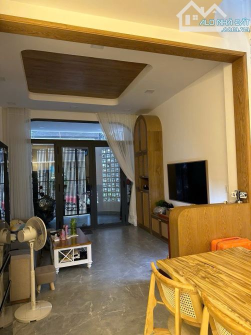 CHỈ 1 CĂN DUY NHẤT- Nhà Căn Góc, HXH đường 3/2, P. Vườn Lài | DT: 4,2X14m | 5 Tầng, NTCC|