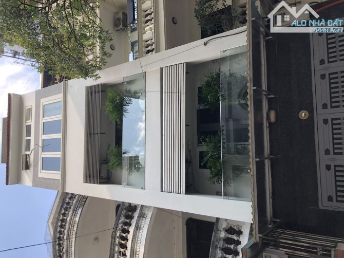 Bán nhà Lạc Long Quân dân xây lô góc gần ô tô tránh có sân để xe 46mx5T- mt4- hơn 8 tỷ