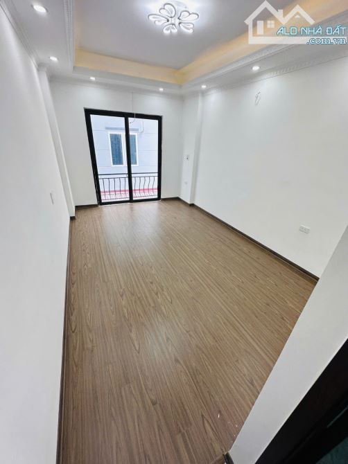 🏡 NHÀ MỚI ĐẸP 35M² x 5 TẦNG – LÔ GÓC, NỞ HẬU – Ô TÔ ĐỖ CỬA – SÁT HỒ SEN 🏡