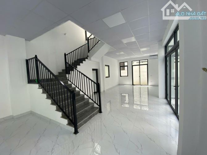 CHO THUÊ BIỆT THỰ DƯƠNG NỘI HOÀN THIỆN ĐẸP FULL VỊ TRÍ TRUNG TÂM GẦN HỒ ,AEON