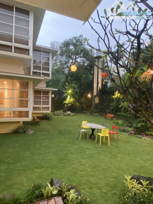 Biệt thự Hồ Bơi Sân Vườn  khu Compound   Trần Ngọc Diện Q2  .DT 22 X 30 Trệt 2 lầu