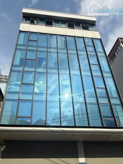 Chuyển nhượng tòa văn phòng 8 tầng diện tích 208m có hầm mặt phố Phạm Văn Đồng