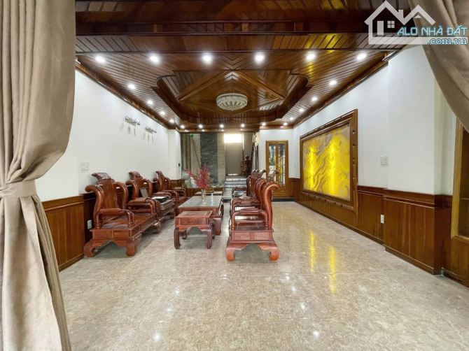 Nhà 5 Tầng Mặt Tiền kinh doanh đường Phạm Văn Đồng hiện đang kinh doanh tốt