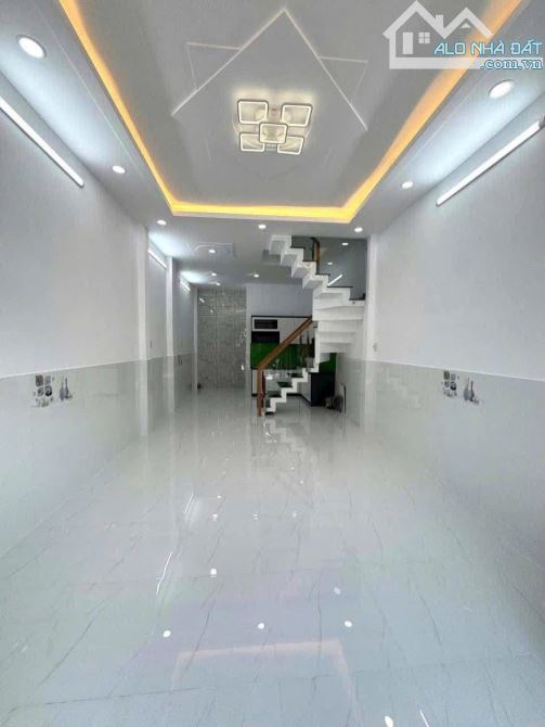 Nhà ngộp mới nhận Nguyễn Văn Quá, Q12/ Sổ Riêng/ 2 Tỷ 250Tr DT 62,4m2/ Đường ô tô