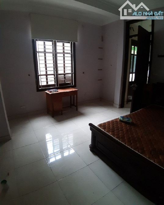 Cho thuê nhà riêng ngõ 28 đường Võ Chí Công, Dt 100m2 xây 70m x 3 tầng riêng biệt