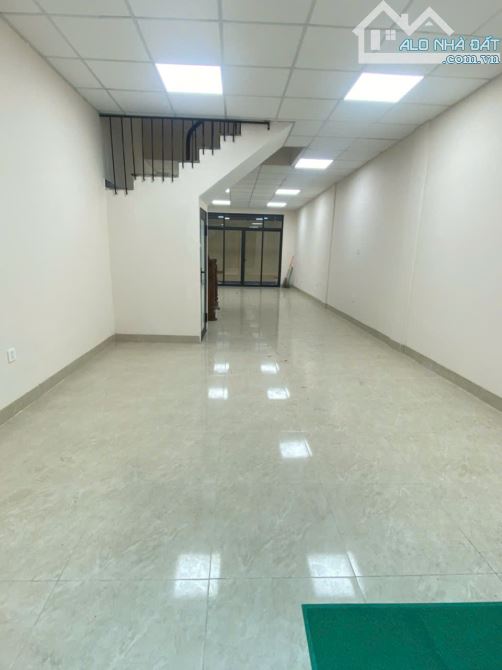 Cho thuê nhà LK Nguyễn Văn Lộc - Mỗ Lao. DT 77m2, 4 tầng, MT 5m, ô tô đỗ cửa