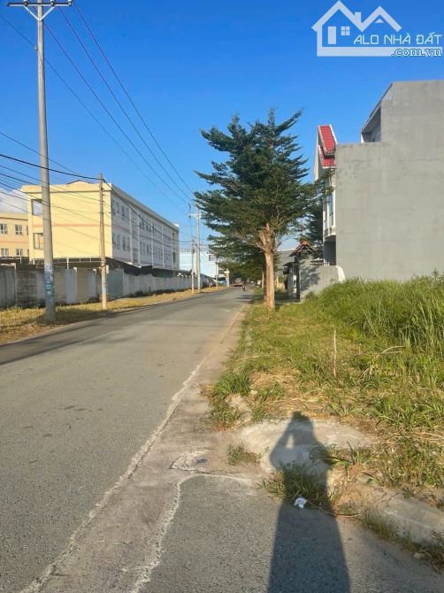 LÔ GÓC 2 MẶT TIỀN – 136M² – NGAY TRƯỜNG HỌC – KHU DÂN CƯ MỸ HẠNH, HOÀNG GIA – GIÁ CHỈ 2,6