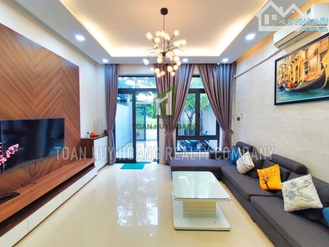 Cho thuê nhà ở Đà Nẵng gần sông 5PN đẹp hiện đại-TOÀN HUY HOÀNG