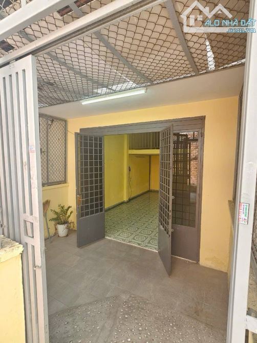 NHÀ TRỆT LỬNG 56M2. 2 MẶT HẺM TRƯỚC SAU THÔNG THOÁNG.  GẦN CHỢ, BỆNH VIỆN HỒNG ĐỨC. GÒ VẤP