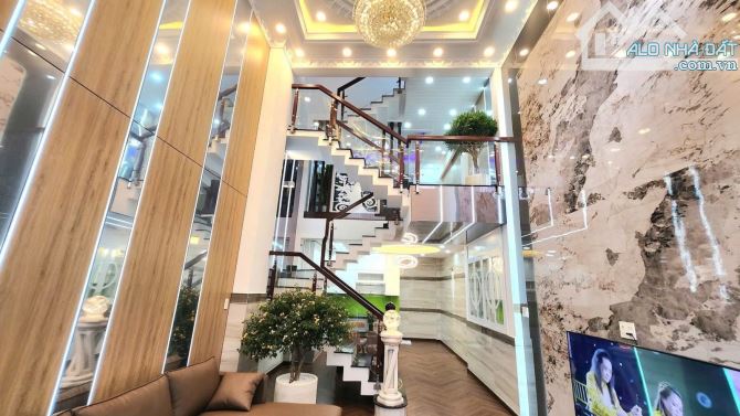 Nhà Bán Quận Gò Vấp, xe ngủ trong nhà, full nội thất giá 7.4T