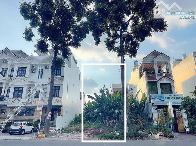 Cần bán nền full thổ dt4.5x19 sổ hồng đường Nguyễn Văn Quang kdc Nam Long hướng Đông Nam