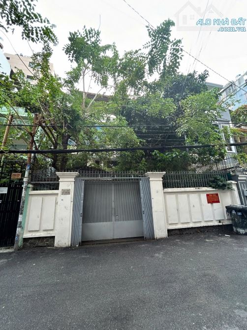 Bán nhà hẻm 12m đường Lê Văn Sỹ, Quận 3, DT: 9X22m, vuông vức, DTCN 186m2, 4 tầng,