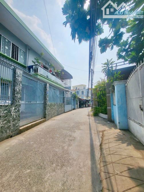 D263 BÁN ĐẤT P.TÂN VẠN  Diện tích : 5,5m x 11m (60m2) sổ hồng riêng đất hồng thổ cư 💯  Vị