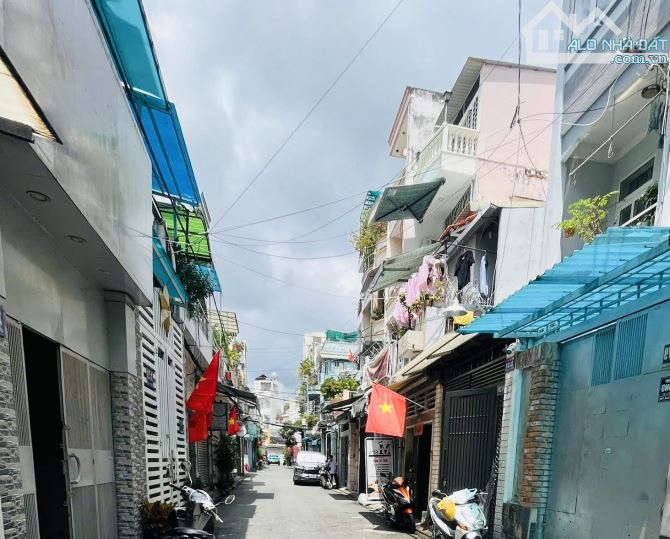 Nhà 4 tầng trung tâm quận 7, xe hơi đến cửa, chỉ 7 tỷ