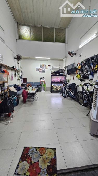 BÁN GẤP NHÀ Hẻm oto Vip Bành Văn Trân, 4x11, giá 7 tỷ hơn.
