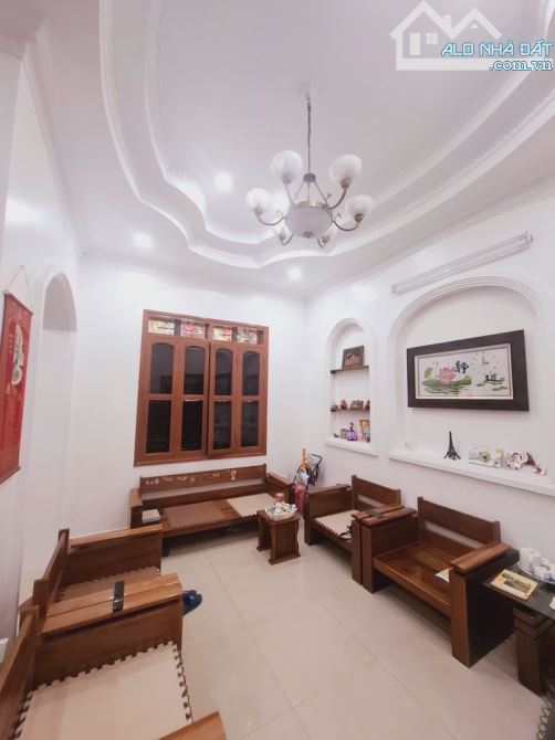 Bán nhà 4 tầng 70m2 Hoàng Như Tiếp- 17 tỷ- Ngõ thông, nội thất gỗ xịn, mặt tiền đẹp