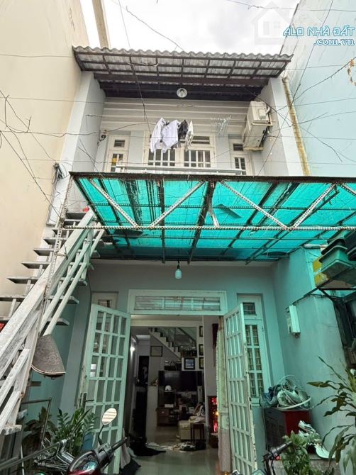 BÁN GẤP NHÀ HẺM XE HƠI PHÙNG CHÍ KIÊN , 80M2 , 2 TẦNG , 3PN . GIÁ NHỈNH 6TỶ .
