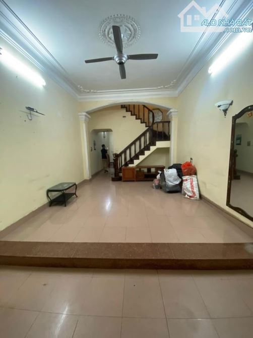 Cho thuê nhà Nguyễn Đổng Chi – Từ Liêm DT 86m x 4 tầng, sân rộng, ôtô giá thuê 16tr/th