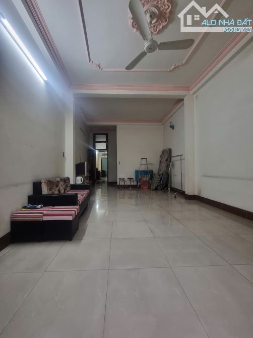 Mặt tiền Lý Thường Kiệt, ngay vòng xoay, 5 tầng, 4.3x36, giảm mạnh 3 tỷ chỉ còn 42,3 tỷ.