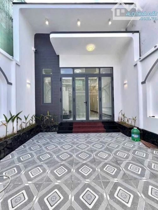 Bán nhà xây mới  2pn, sân ô tô gần khu du lịch Bửu Long - Đồng Nai