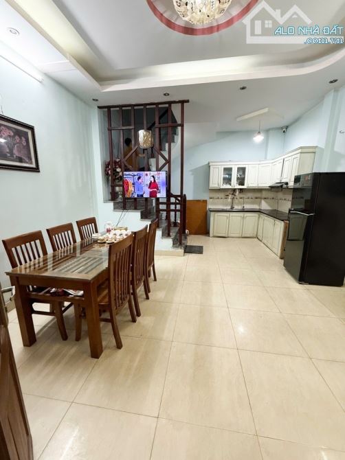 THỊNH LIỆT PHỐ   ✅NHÀ ĐẸP -NỘI THẤT ĐẦY ĐỦ -NGÕ BA GÁC.   DT 33M2 -4 TẦNG -CHỈ 6 T.Ỷ HƠN