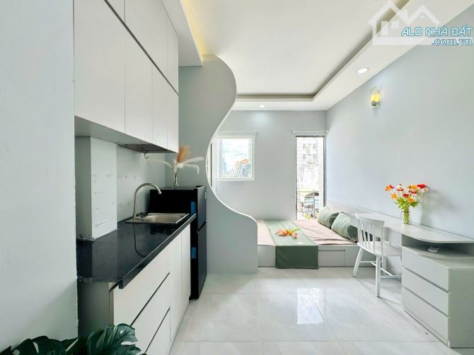 Cho thuê căn hộ ban công, Q1, Đường Nguyễn Văn Cừ, gần ĐH Sài Gòn, ĐH Sư Phạm