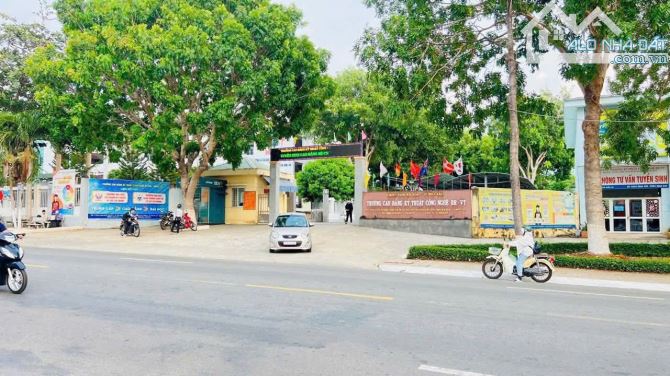 BÁN ĐẤT ĐỐI DỆN TRƯỜNG CAO ĐẲNG NGAY QL55 MT NAM KỲ KHỞI NGHĨA TT ĐẤT ĐỎ ,BRVT