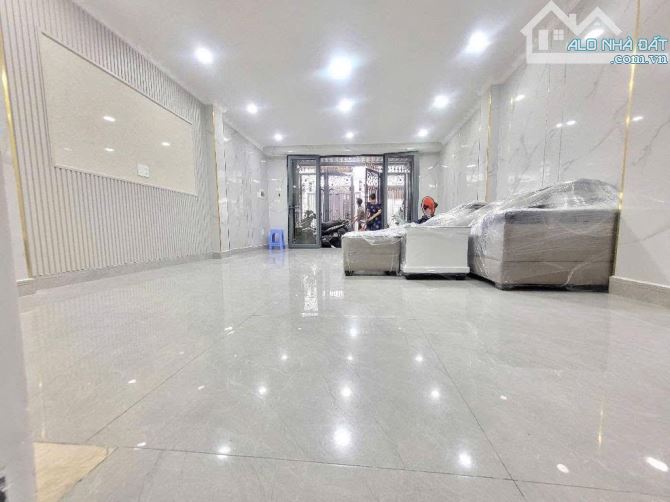 Bán Nhà Hẻm Ô Tô Nguyên Hồng P1 Gò Vấp , 6 Tầng Thang Máy , 51m2 , ngang 4.6m , 9.X Tỷ