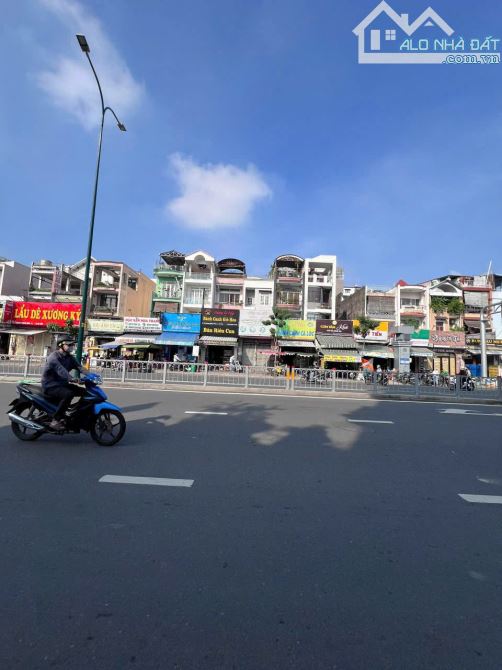 Mặt tiền Dương quảng Hàm kinh doanh sầm uất DT4mx22m Gía chỉ 17,2 tỷ P.7 Gò vấp