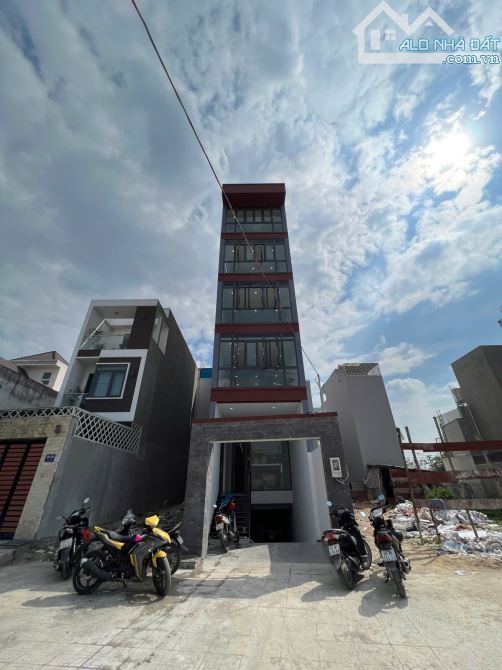 Bán Nhà VĂN PHÒNG 5 TẦNG Mặt tiền đường LÒ LU TRƯỜNG THẠNH Q9 DT: 80m2 Giá 14.5 Tỷ