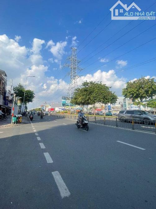 Siêu phẩm lô góc 2 MT - đường Kinh Dương Vương - Quận Bình Tân - giá 3.x tỷ.