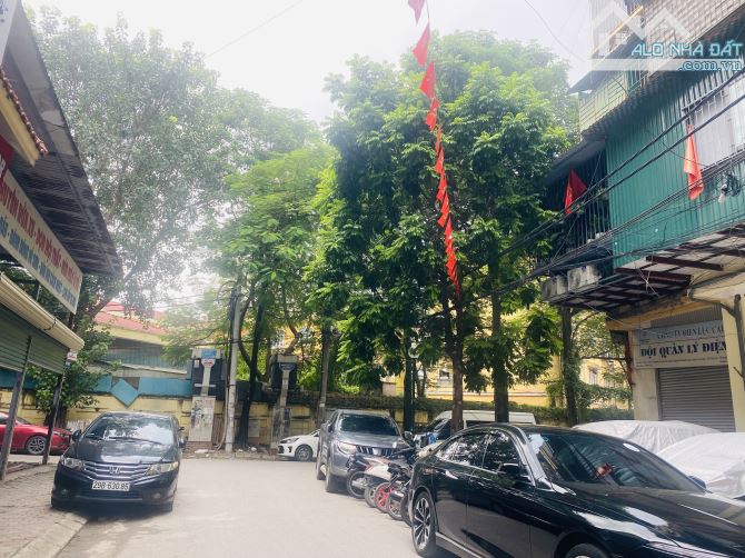 TẬP THỂ CẦU GIẤY Ô TÔ ĐỖ CỬA 🚗 💥 Giá tốt – Hiếm nhà bán – Ở ngay