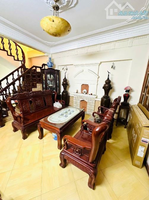 Bán Nhà Lê Thanh Nghị : KHU VỰC ĐẤT HỌC - LÔ GÓC 2 MẶT TIỀN - Ô TÔ TRÁNH - DÂN XÂY