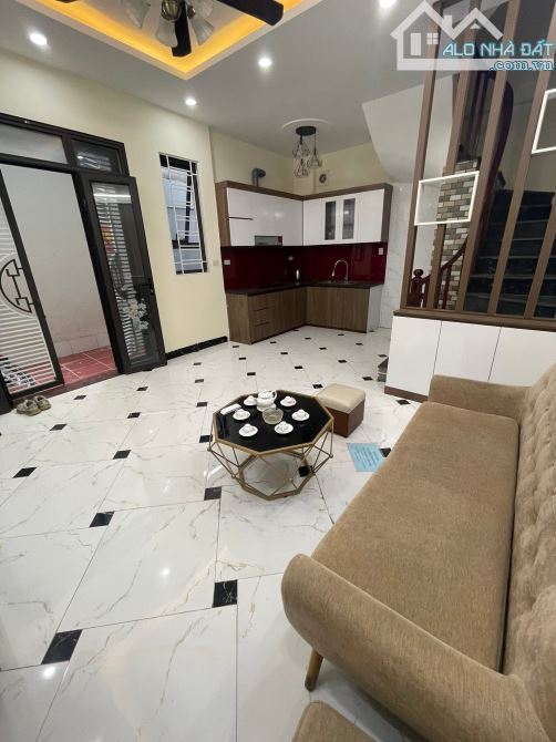 🏡 NHÀ ĐẸP BÁT KHỐI – CỰ KHỐI 30M², 5 TẦNG, 3 NGỦ – 5,6 TỶ