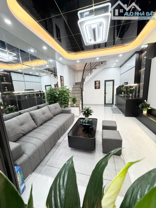 Siêu phẩm Đống Đa, 35/40m2, 3 ngủ. Tặng full nội thất, nhỉnh 6 tỷ