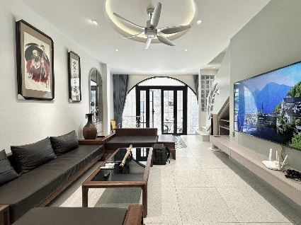 Nhà đẹp Hoàng Hoa Thám_ P6, Bình Thạnh. DT 66m2 (5.3m x 13m). 3 tầng. Giá 9.86 Tỷ.