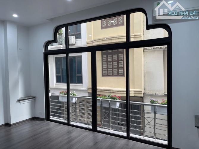 DÒNG TIỀN PHẠM TUẤN TÀI 52M², 8 TẦNG, MT 5M, 29 TỶ – THANG MÁY – Ô TÔ TRÁNH