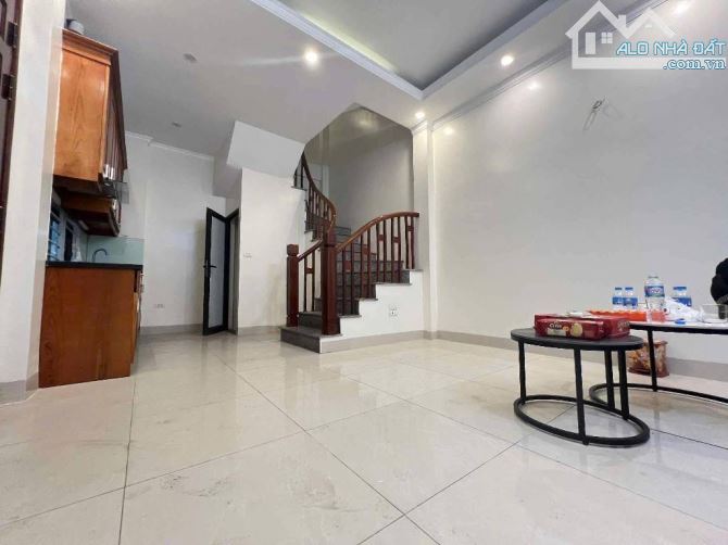 Bán nhanh: Nhà dân xây chắc chắn 30m², ngõ nông gần ô tô – Phúc Lợi Long Biên 5.75 tỷ