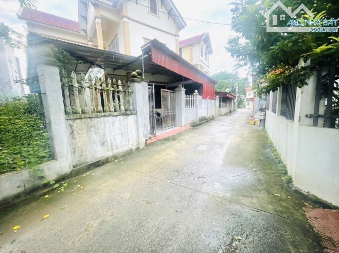 BÁN ĐẤT MỄ SỞ VĂN GIANG- VÀNH ĐAI 4-Ô TÔ ĐỖ CỬA- ĐẤT VUÔNG VẮN-52m2-2,6 tỷ.
