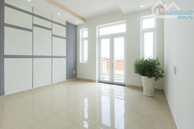 *Bán nhà 3 tầng đường Huỳnh Tấn Phát (10m5), gần Tố Hữu, dt 98m2, Giá 11 Tỷ TL