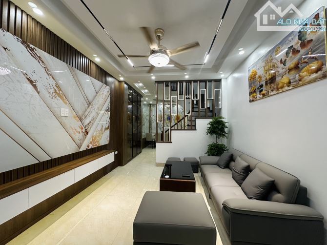 Bán nhà Tân Mai, ô tô tải lùi của, Full nội thất, 37m2, nhỉnh 9 tỷ