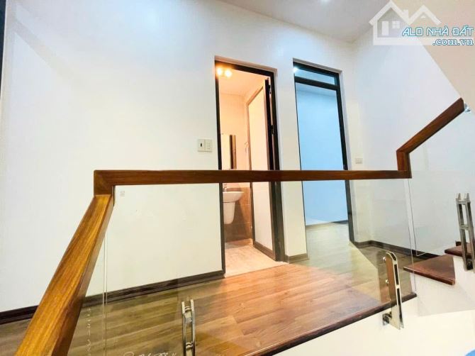 Cực hiếm nhà 4 tầng 44,3m2 đường thông oto đỗ cửa ngay quận ủy Hồng Bàng
