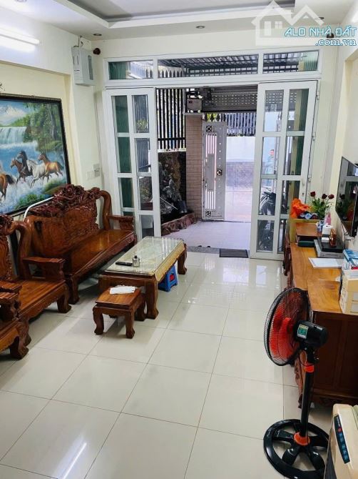Bán nhà 1T2L mới đẹp, khu phân lô đồng bộ, ngay kế bên trường Hoa Lư - TNPB, Quận 9