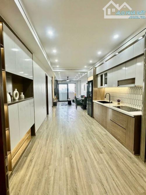 Bán căn hộ toà CT9 (KĐT Định Công), vị trí đắc địa, 3 phòng ngủ full nội thất mới
