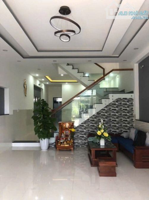 CHO THUÊ NHÀ 3 TẦNG - 5PN - 5WC ĐƯỜNG: ĐÔNG HẢI - SÁT BÃI TẮM NON NƯỚC