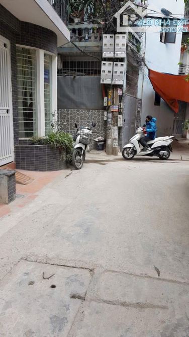 bán nhà Lạc Long Quân, Cầu Giấy – DT 39m², 5 tầng, MT 12m – Gi.á 14.8 tỷ