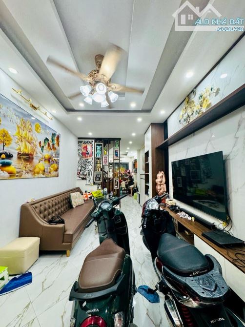 Bán Nhà 5 Tầng, 45M phố Minh Khai, Hai Bà Trưng cách phố 20M chỉ 9.45 Tỷ(TL)