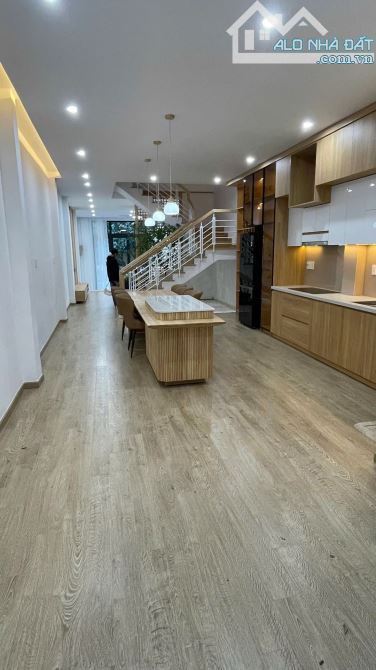 NHÀ MỚI Ở NGAY. NHÀ 3 TẦNG MẶT PHỐ LÊ THANH NGHỊ - NỘI THẤT CAO CẤP. CHỈ NHỈNH 8 TỶ TL.