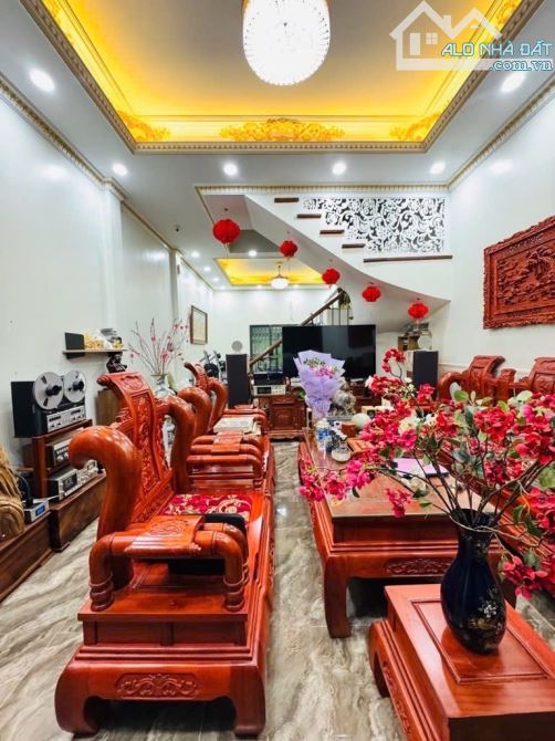 Cần bán nhà đẹp phố Dương Văn Bé,HBT 62M5T giá 11,5 Tỷ